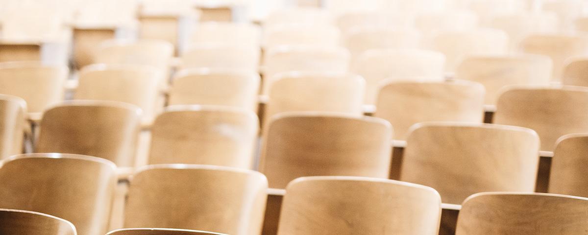 Ist es erlaubt, Meetings und Konferenzen mit mehr als 50 Teilnehmenden zu veranstalten?